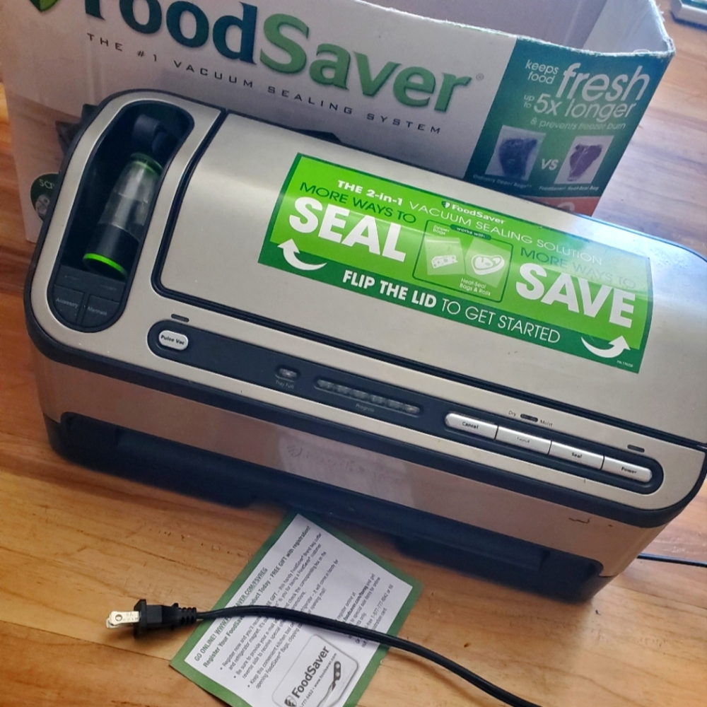 Foodsaver vacuum sealer